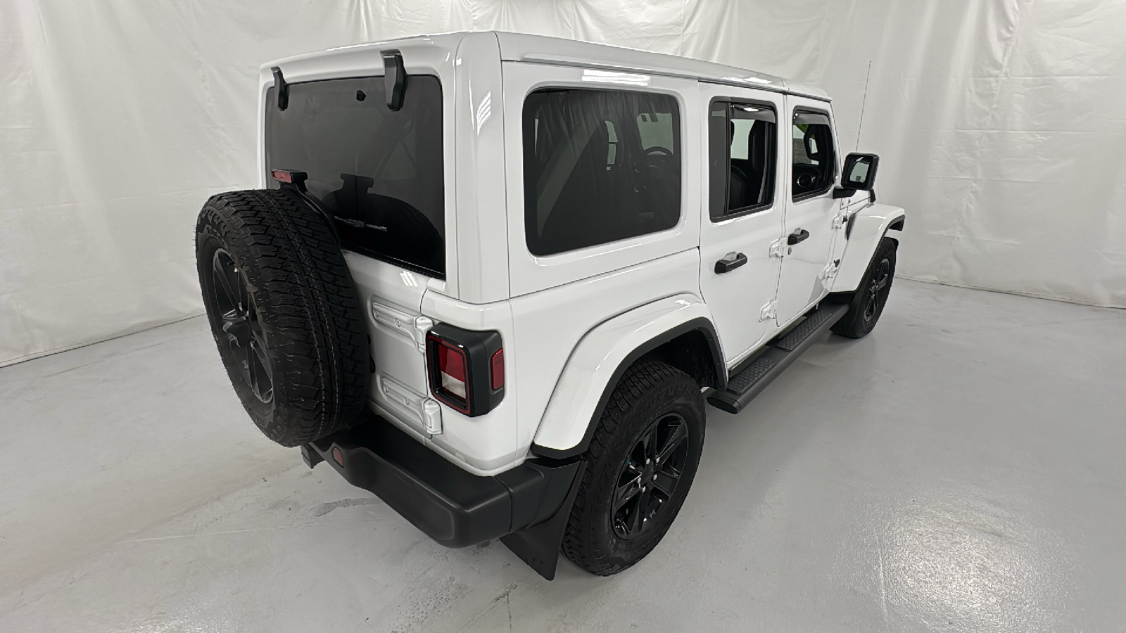 2021 Jeep Wrangler Unlimited Sahara Altitude 3