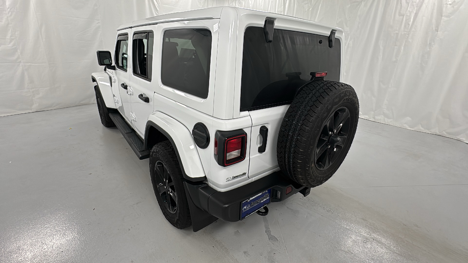 2021 Jeep Wrangler Unlimited Sahara Altitude 5