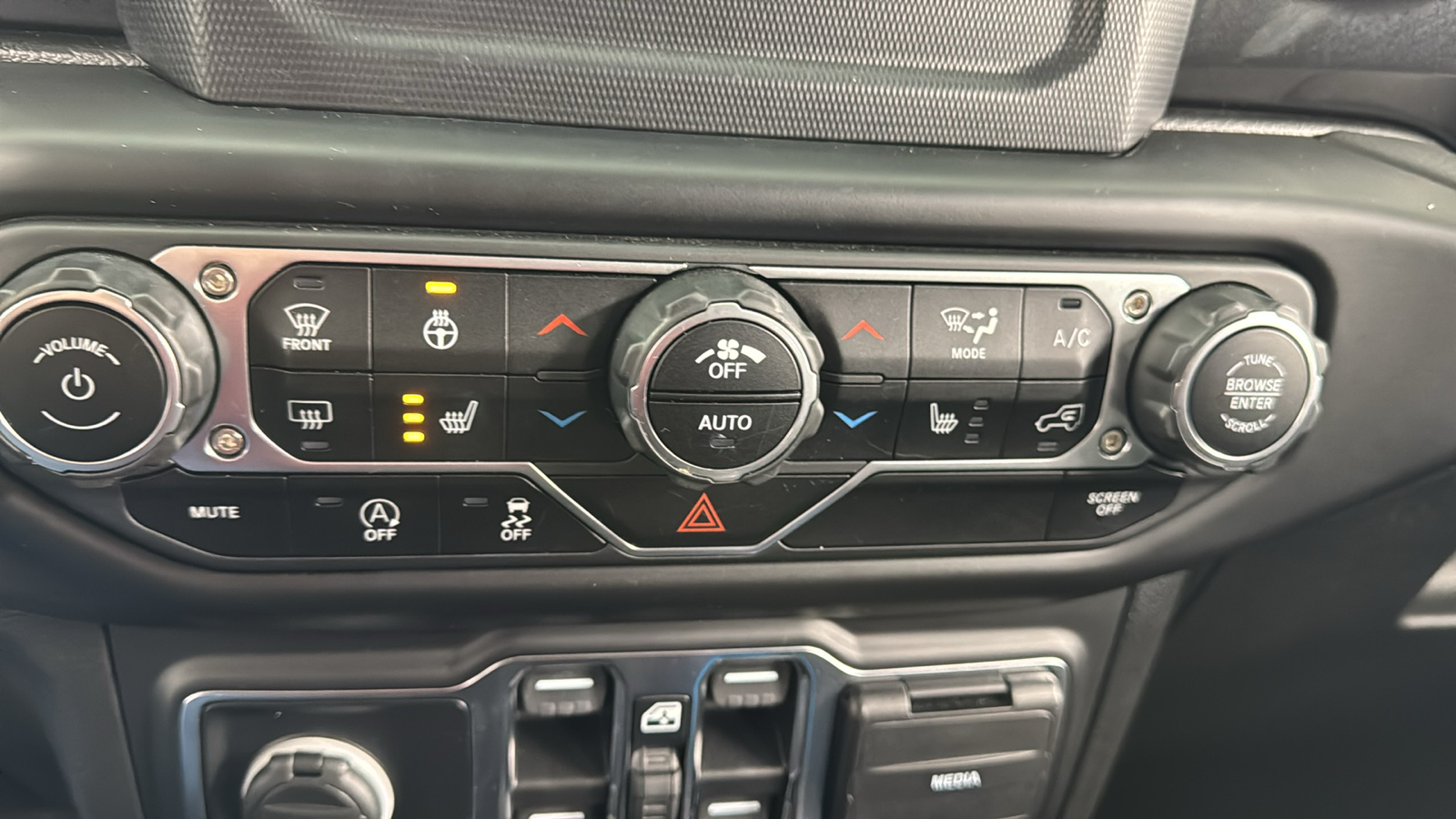 2021 Jeep Wrangler Unlimited Sahara Altitude 28