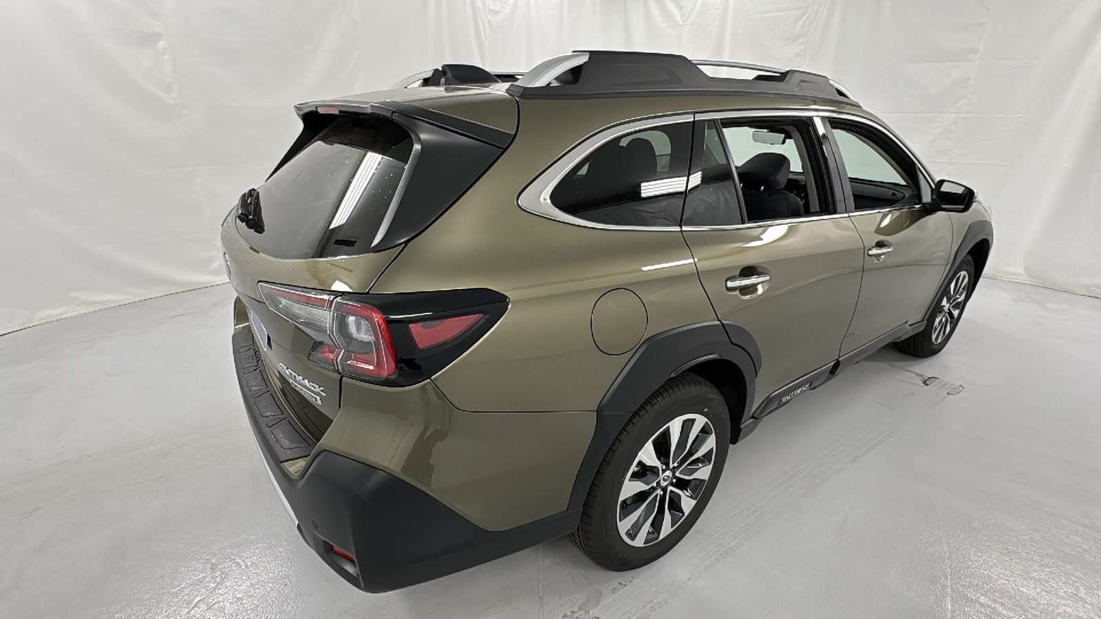 2025 Subaru Outback Touring 3