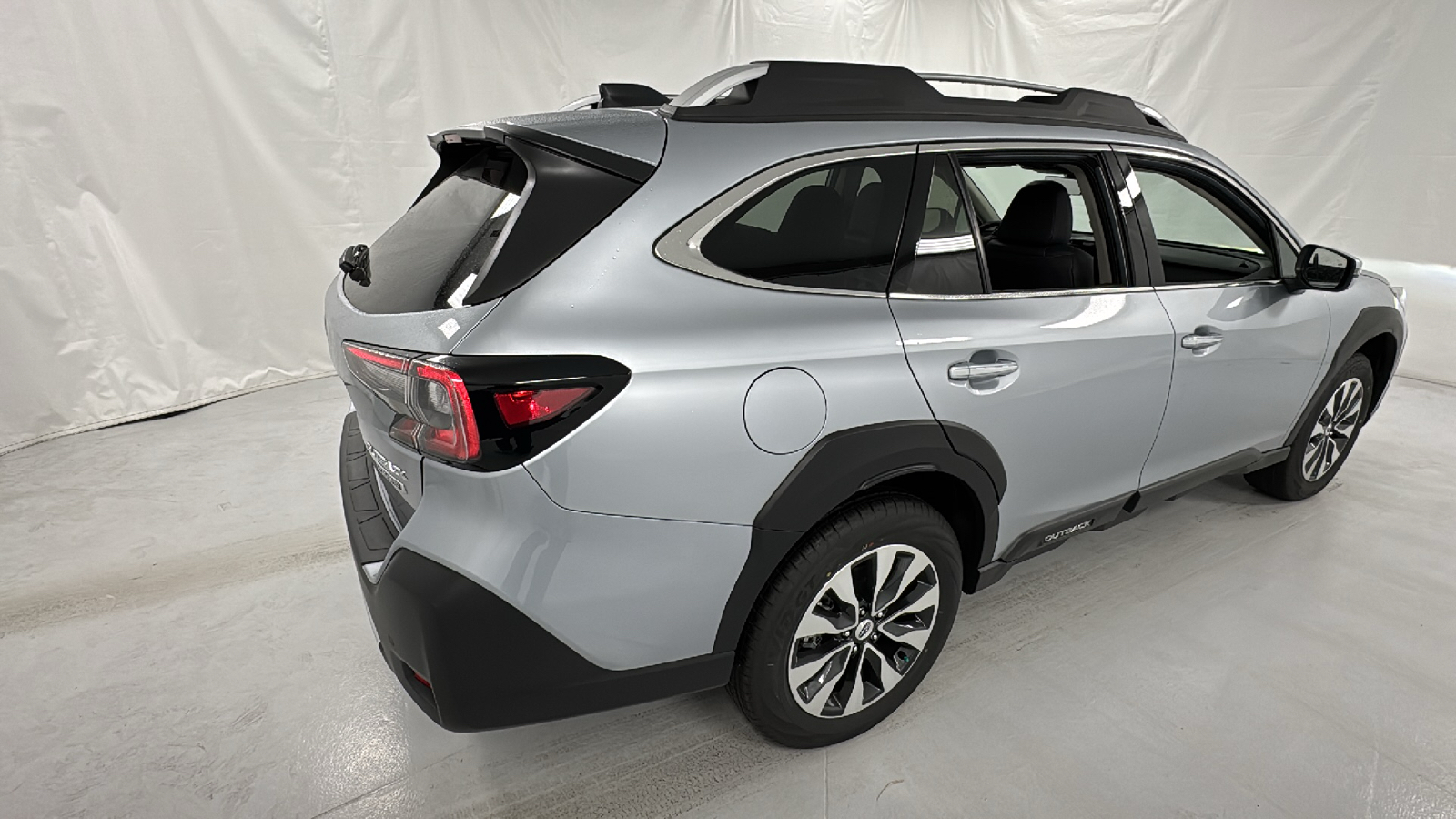 2025 Subaru Outback Touring 3