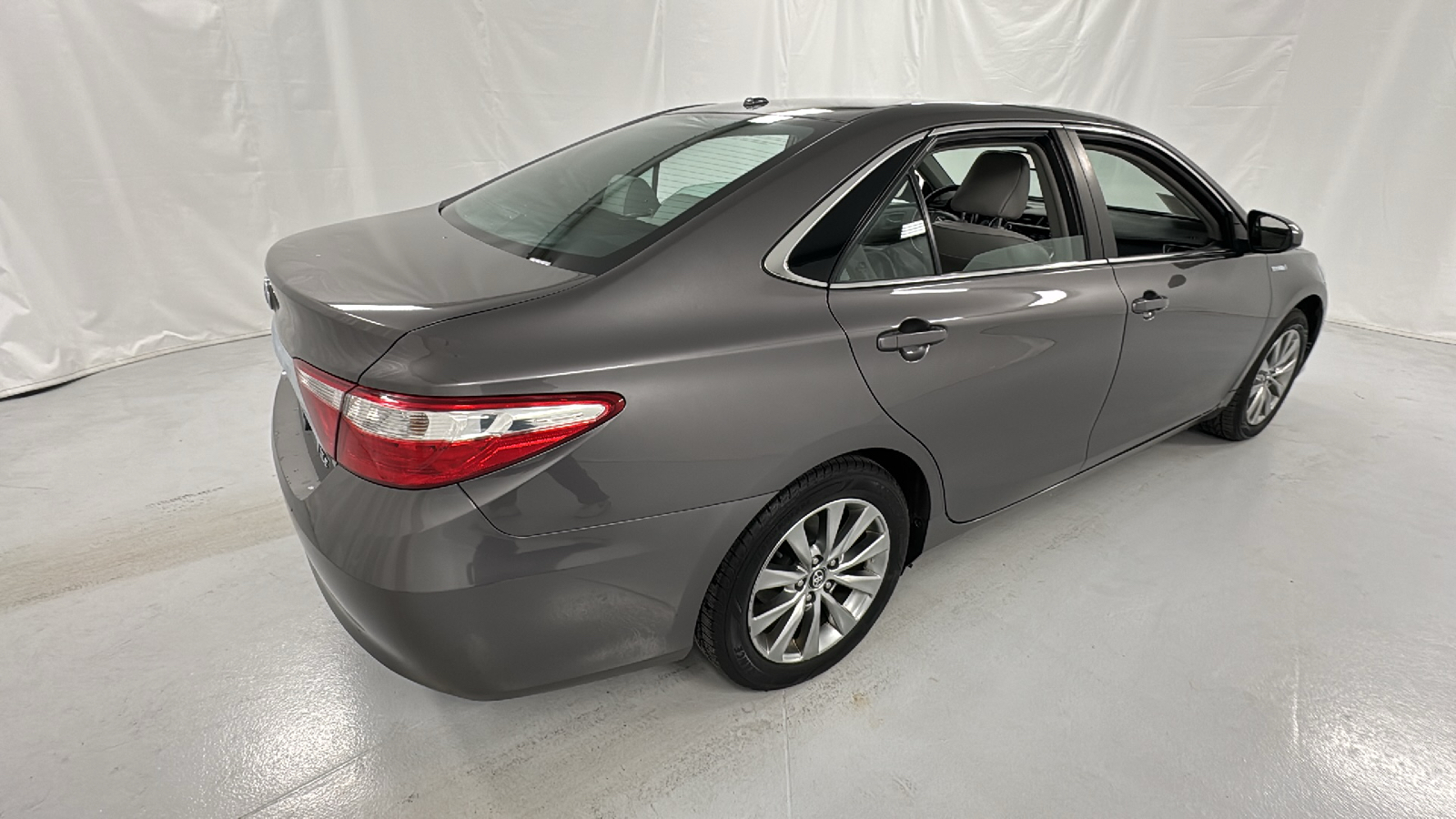 2017 Toyota Camry Hybrid  3