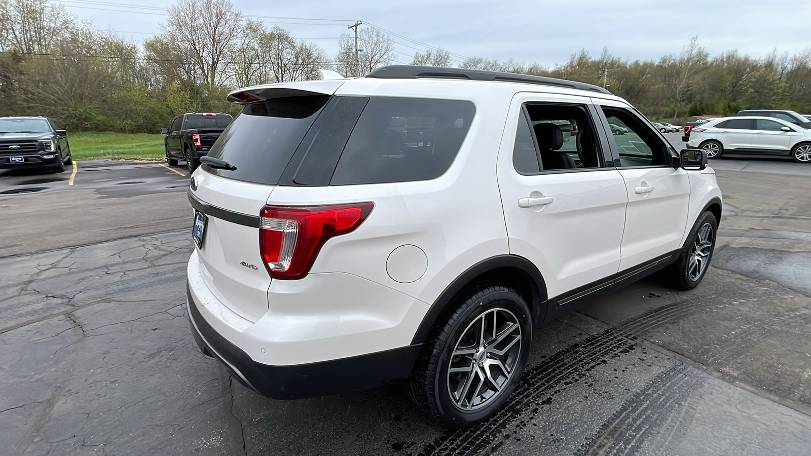 2017 Ford Explorer XLT 4