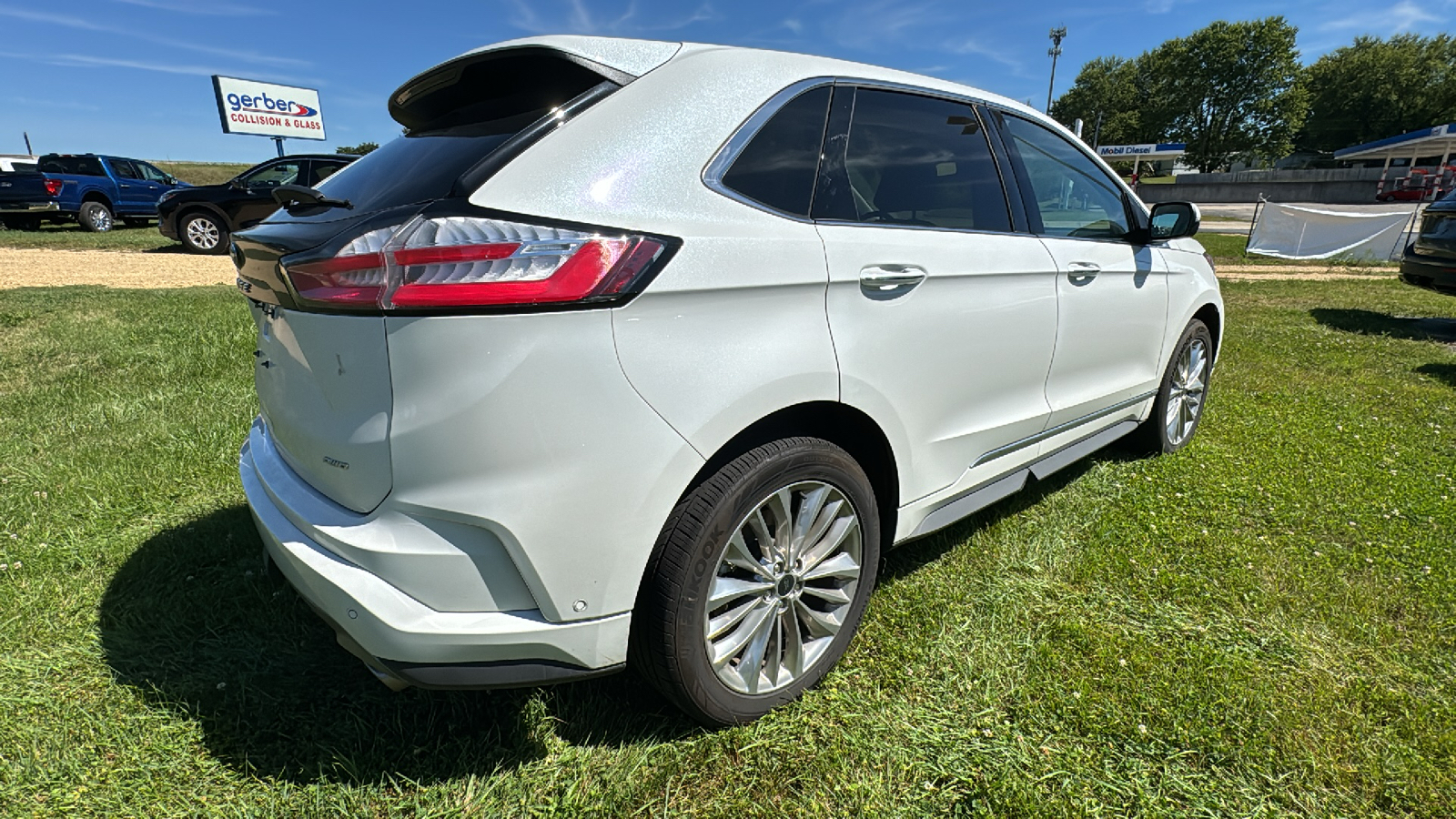 2024 Ford Edge Titanium 3