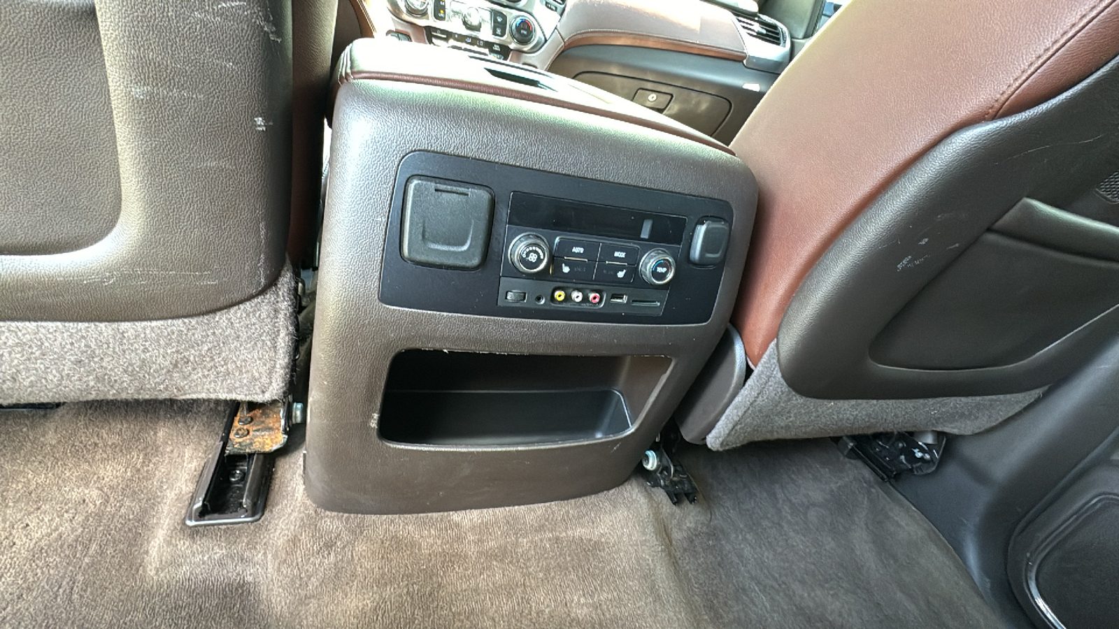 2015 Chevrolet Tahoe LTZ 28
