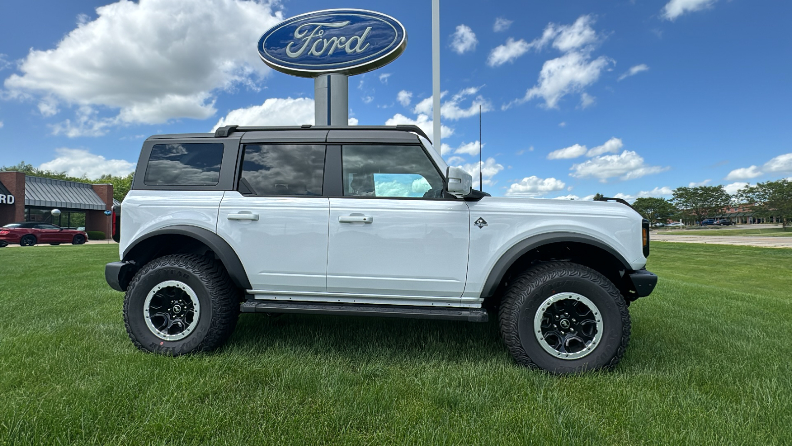 2024 Ford Bronco Outer Banks 2