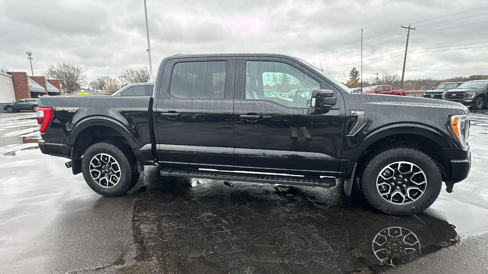 2022 Ford F-150 Lariat 2