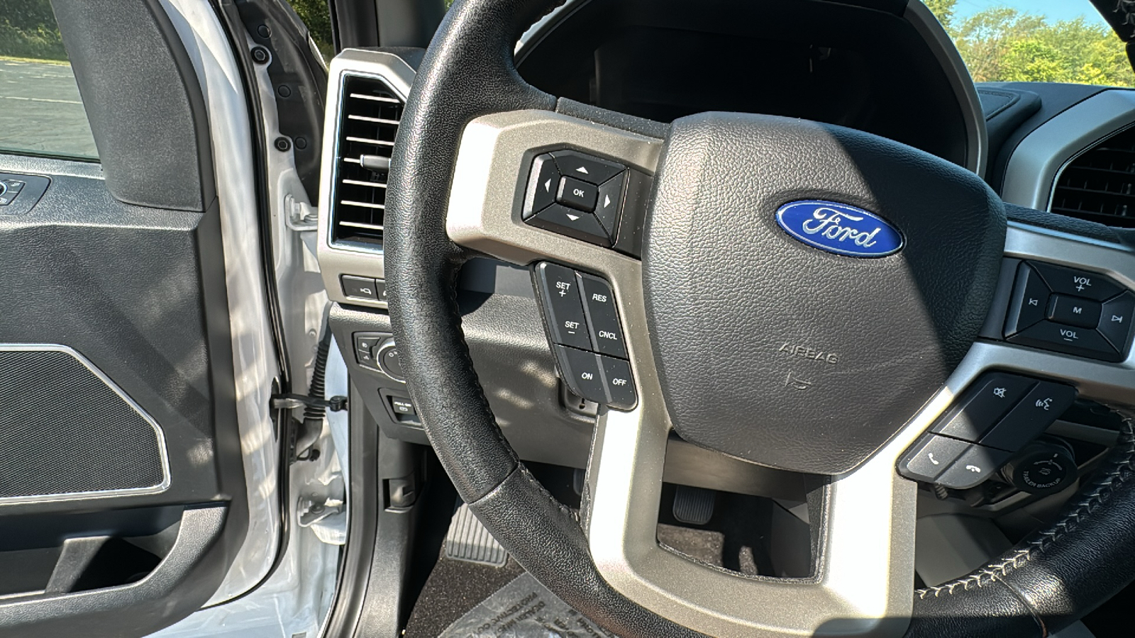 2019 Ford F-150 Lariat 14