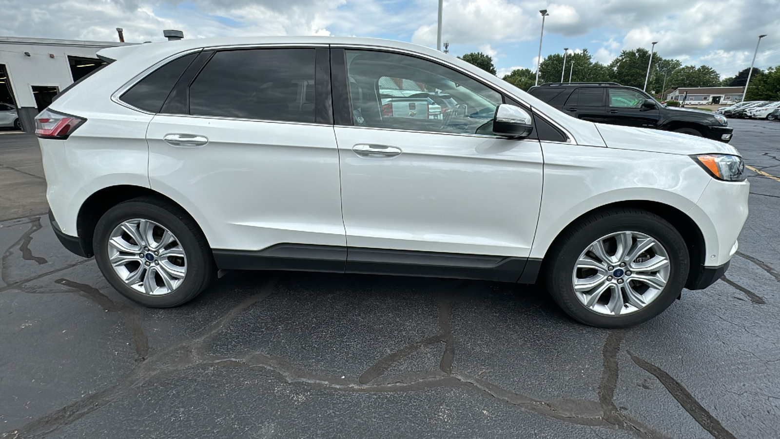 2020 Ford Edge Titanium 2