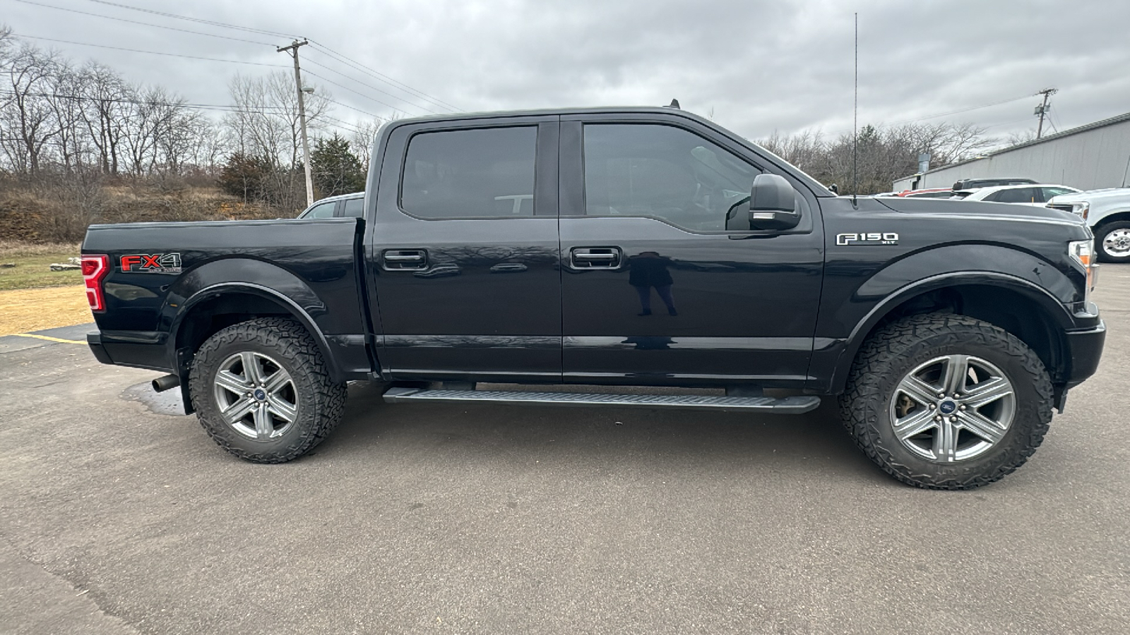 2019 Ford F-150 XLT 2