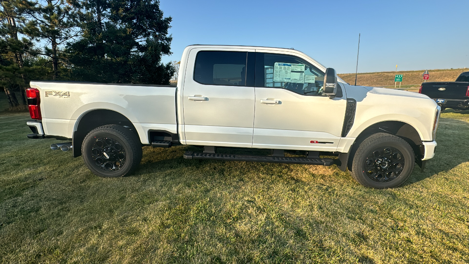 2024 Ford F-350SD Lariat 2