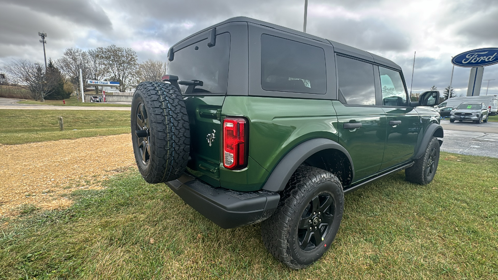 2024 Ford Bronco Black Diamond 3