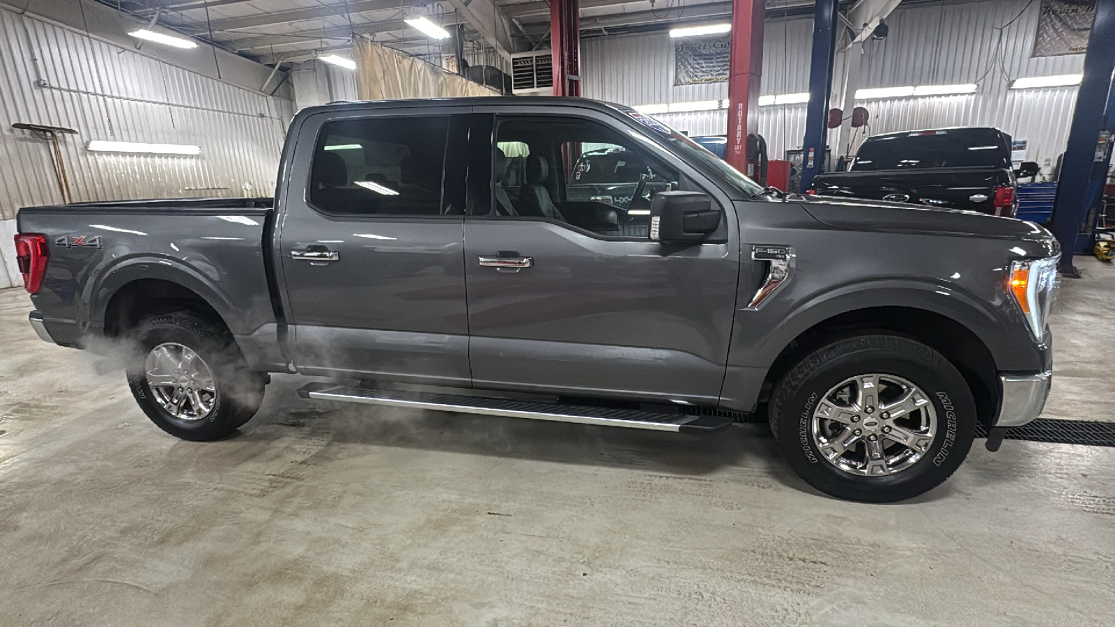 2021 Ford F-150 XLT 2