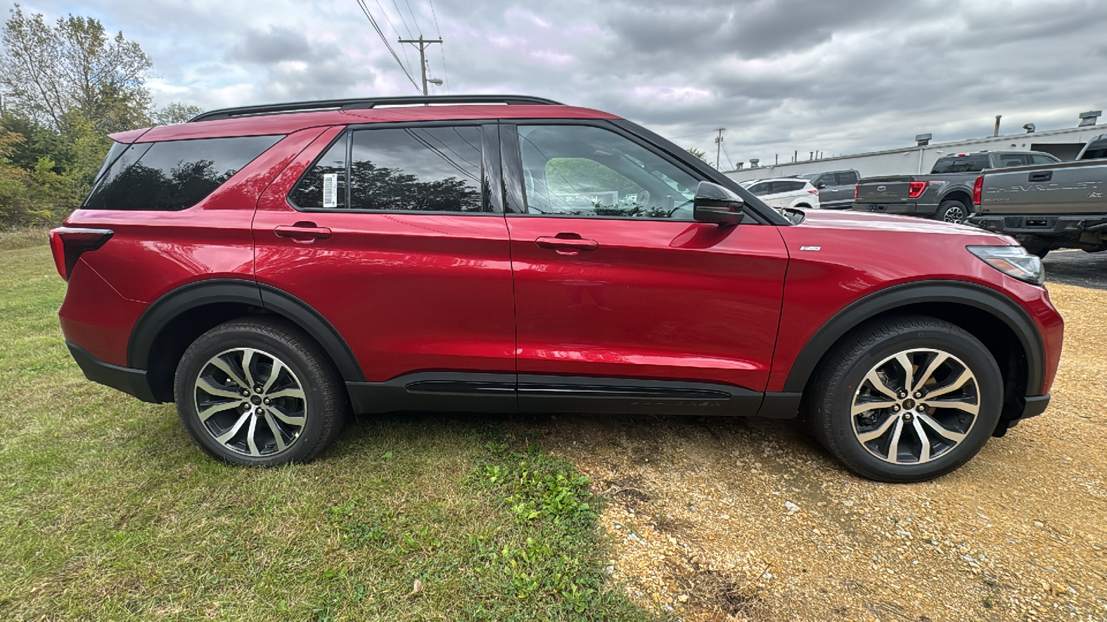 2025 Ford Explorer ST-Line 2