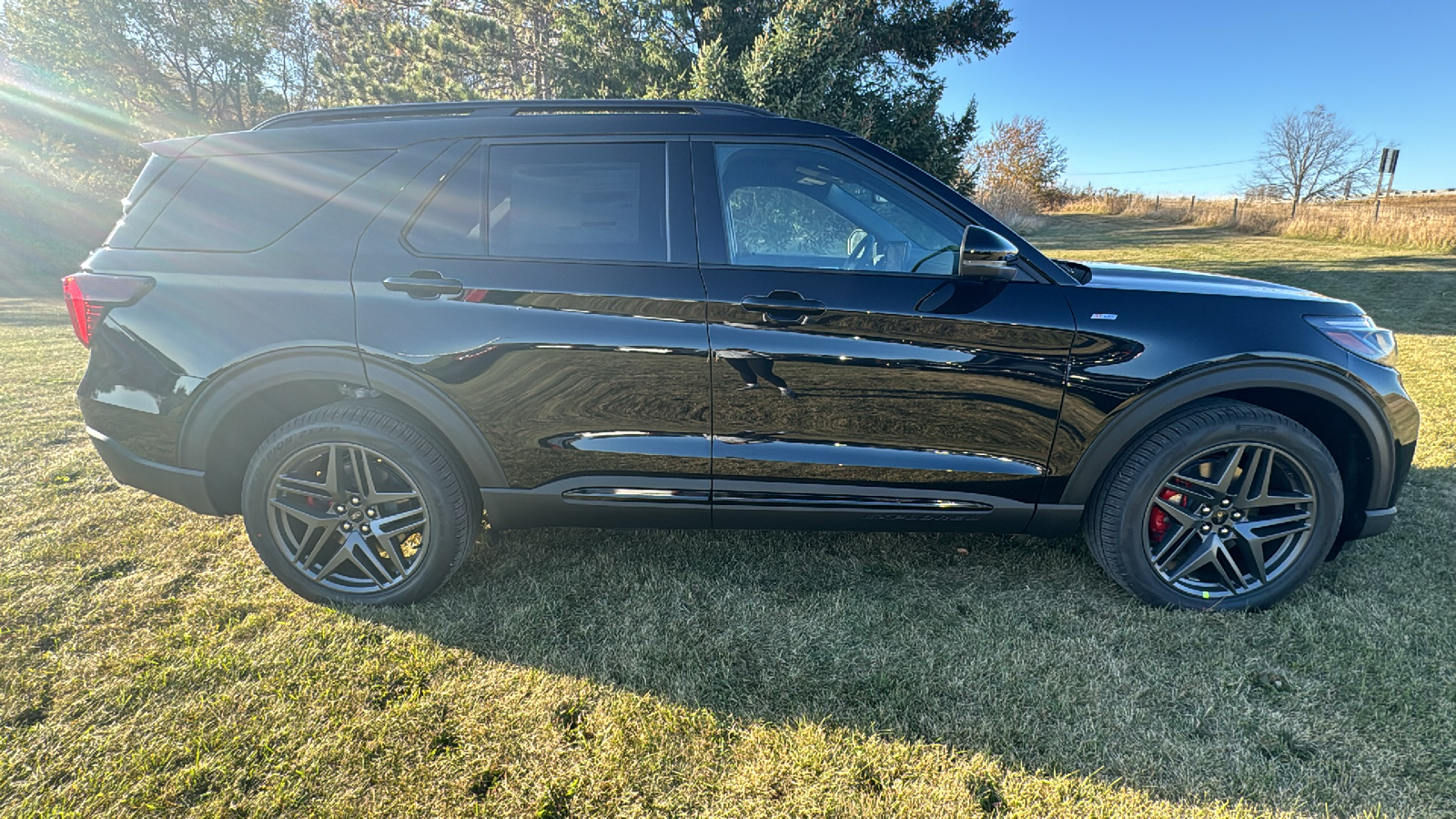 2025 Ford Explorer ST-Line 2