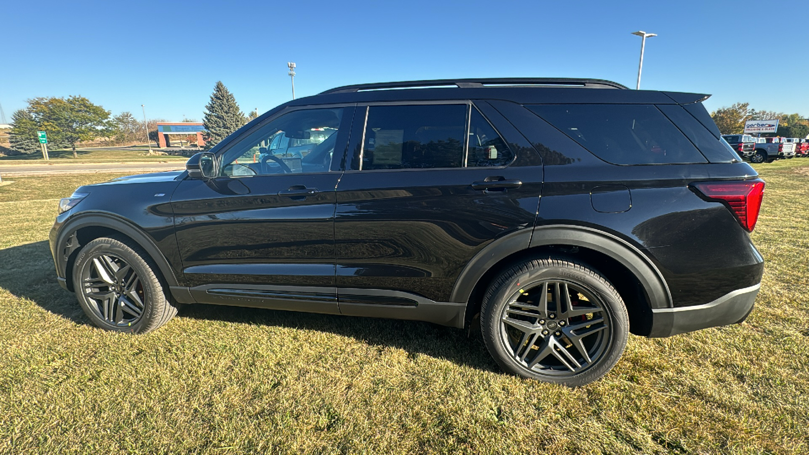 2025 Ford Explorer ST-Line 5