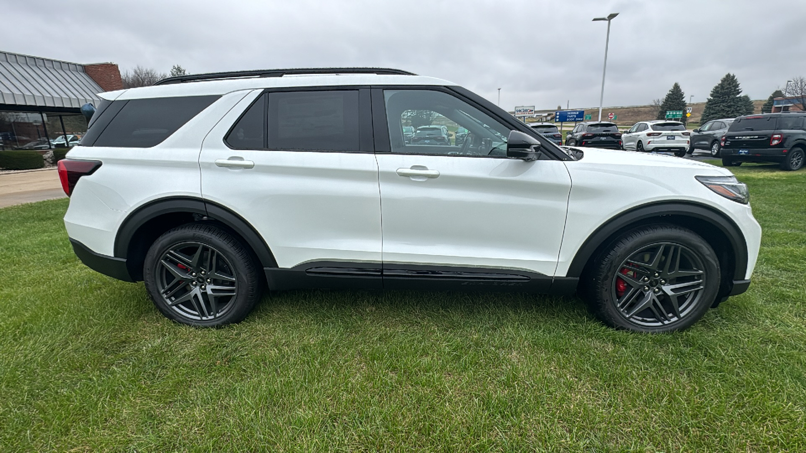 2025 Ford Explorer ST 2