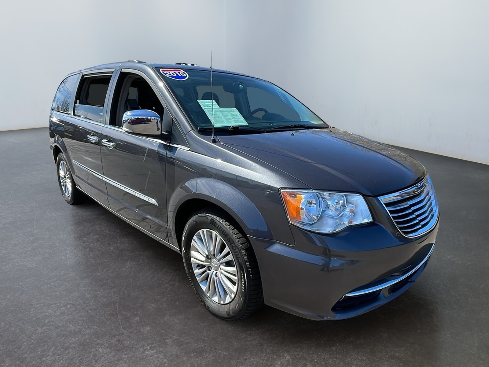 2016 Chrysler Town & Country Touring-L 1