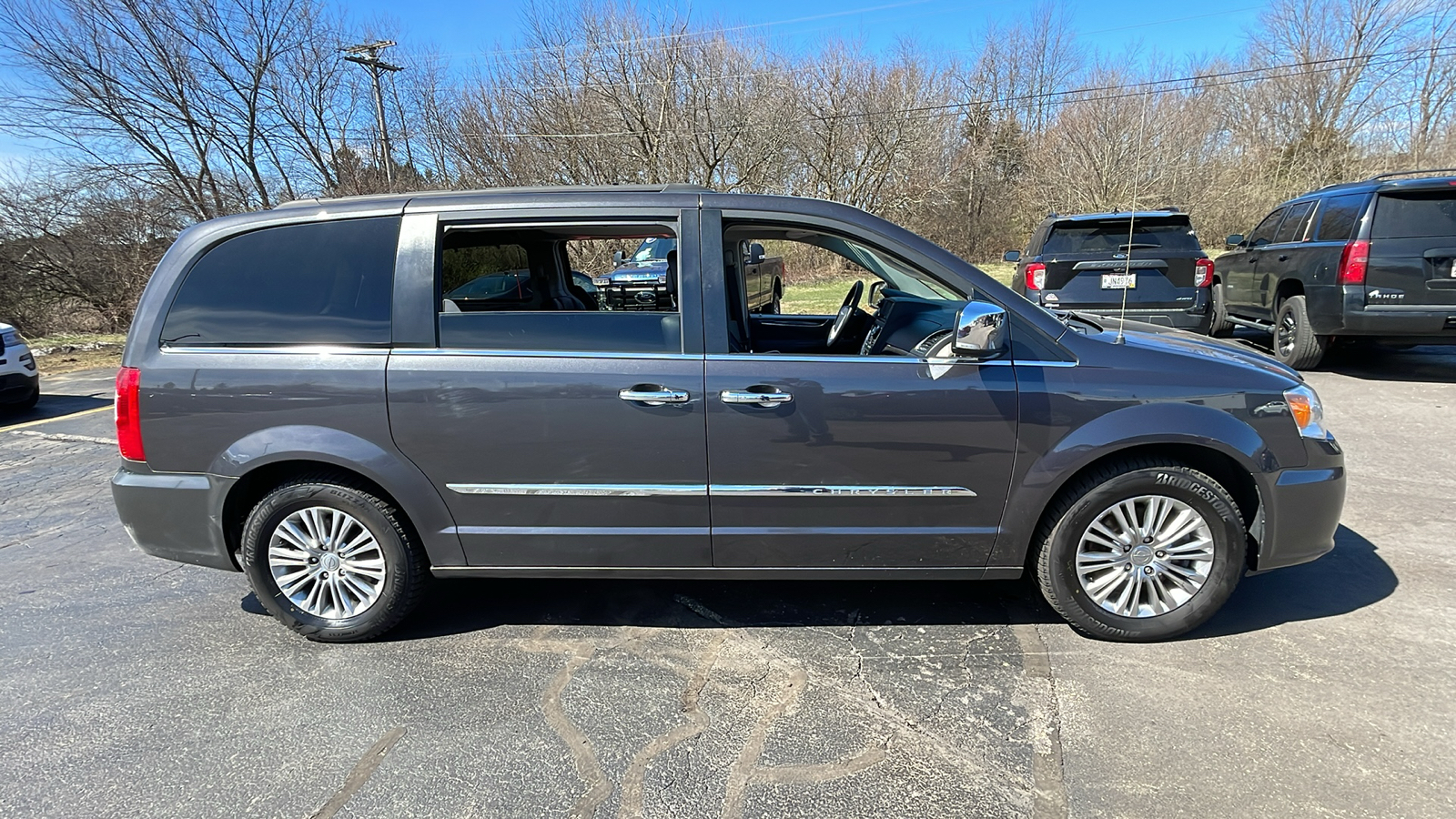 2016 Chrysler Town & Country Touring-L 2