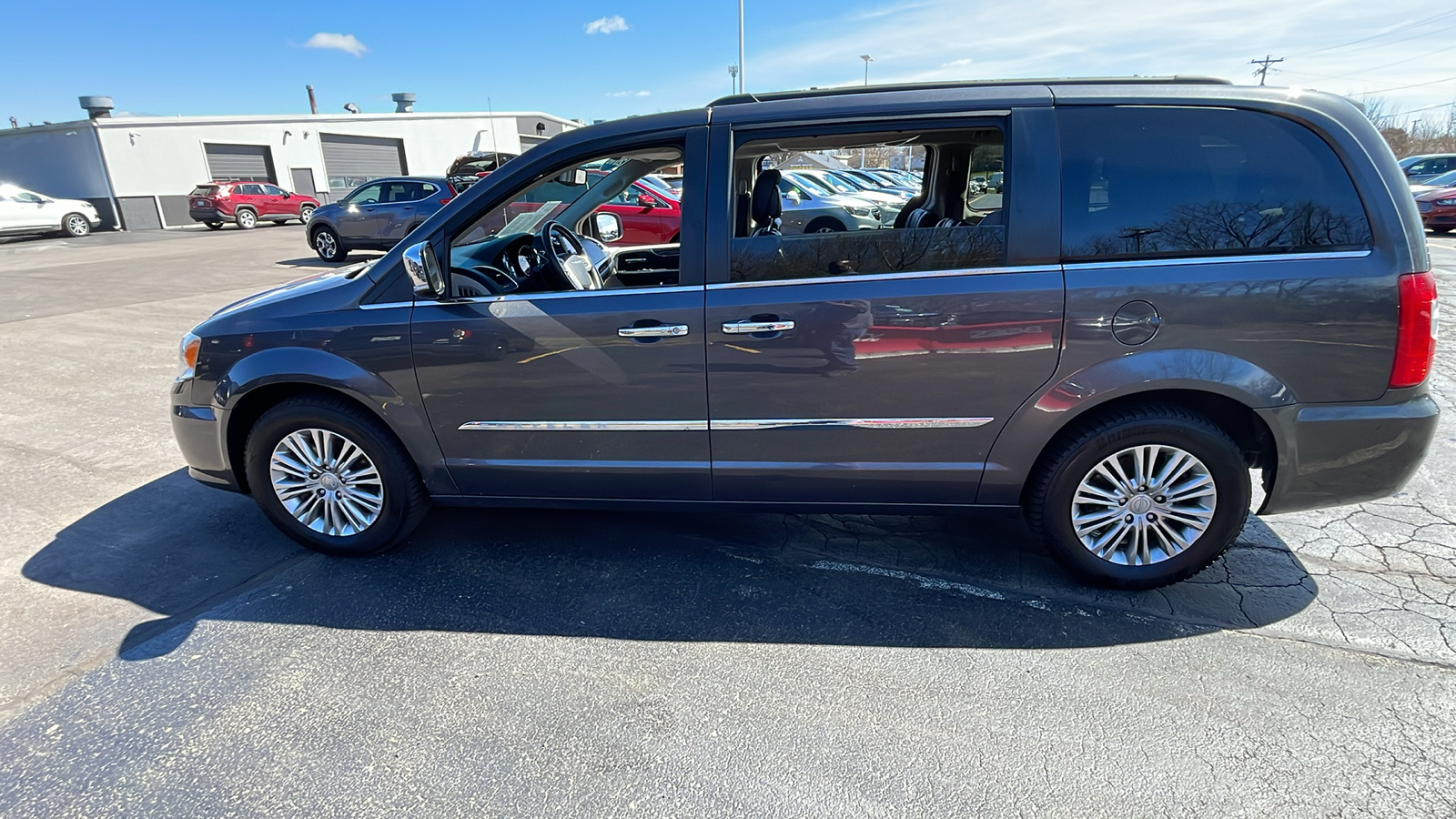 2016 Chrysler Town & Country Touring-L 6