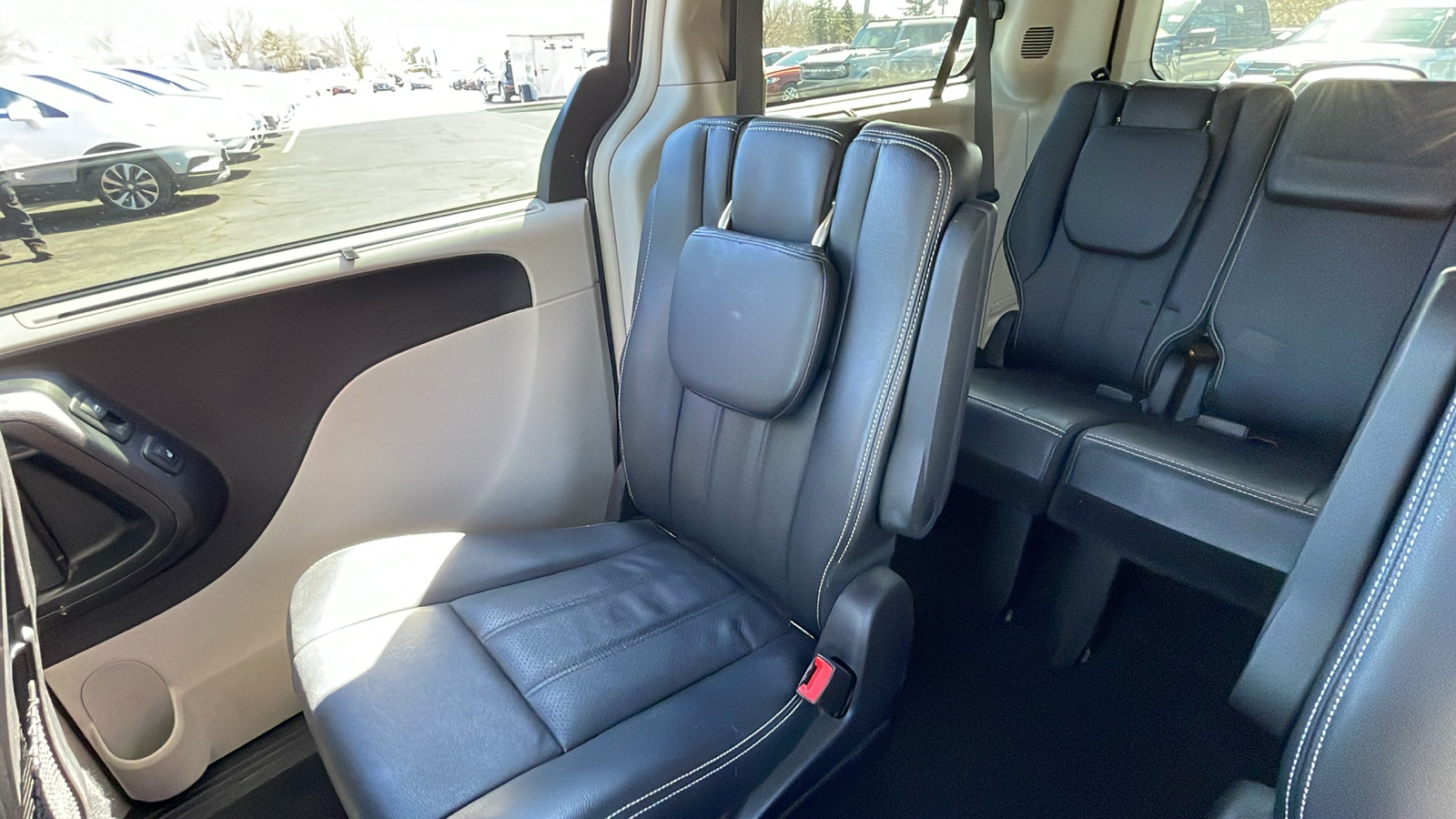 2016 Chrysler Town & Country Touring-L 14