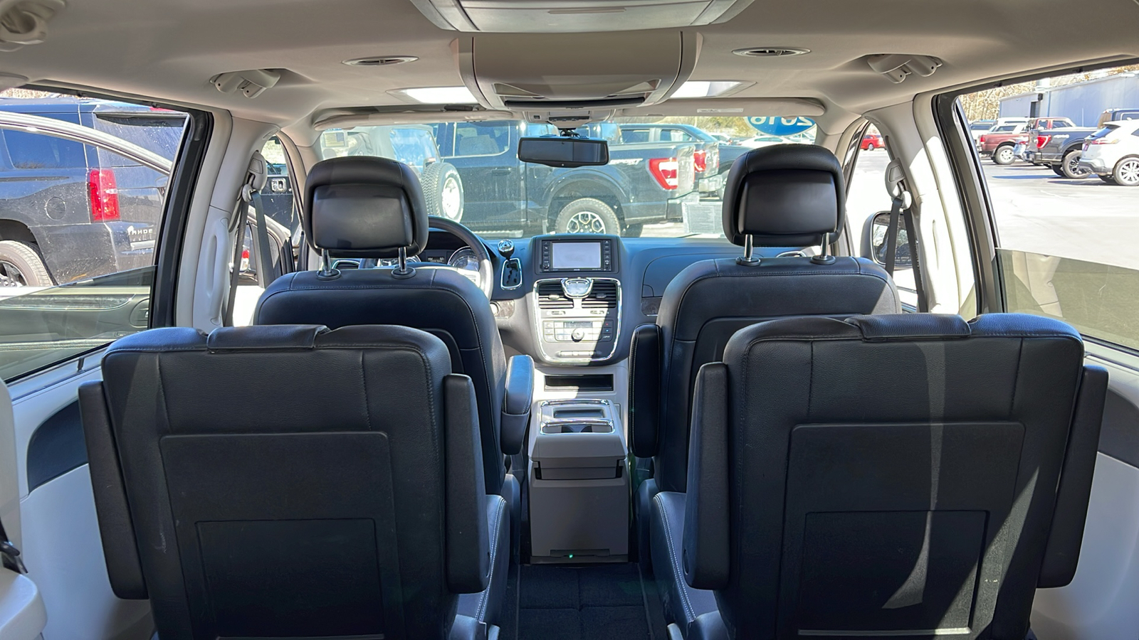2016 Chrysler Town & Country Touring-L 18