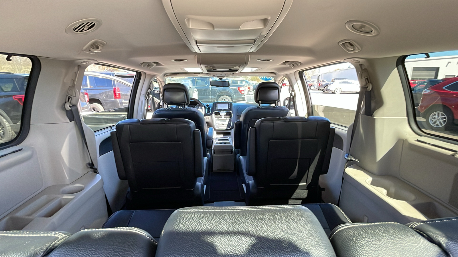 2016 Chrysler Town & Country Touring-L 19