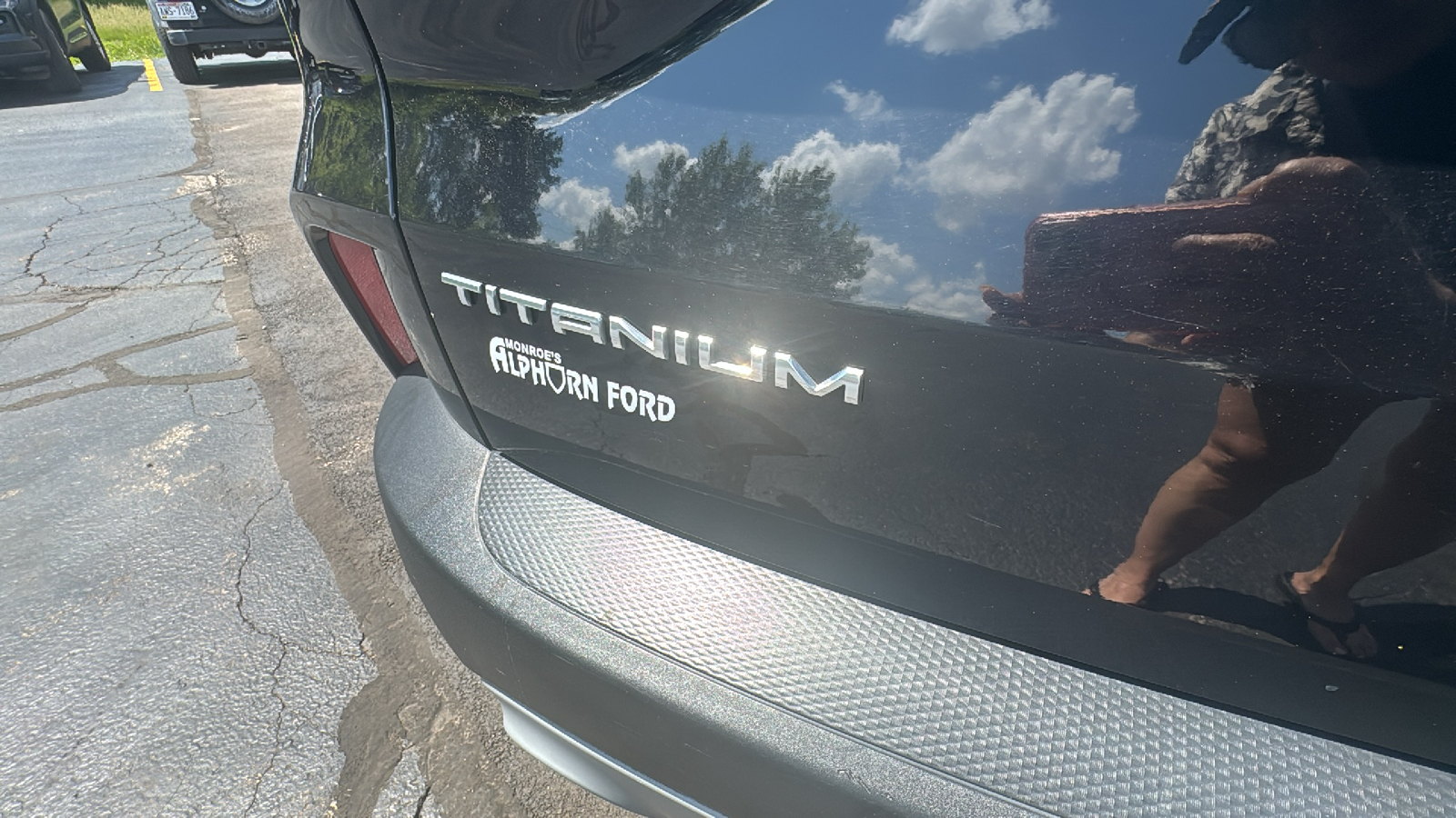 2020 Ford Escape Titanium Hybrid 28