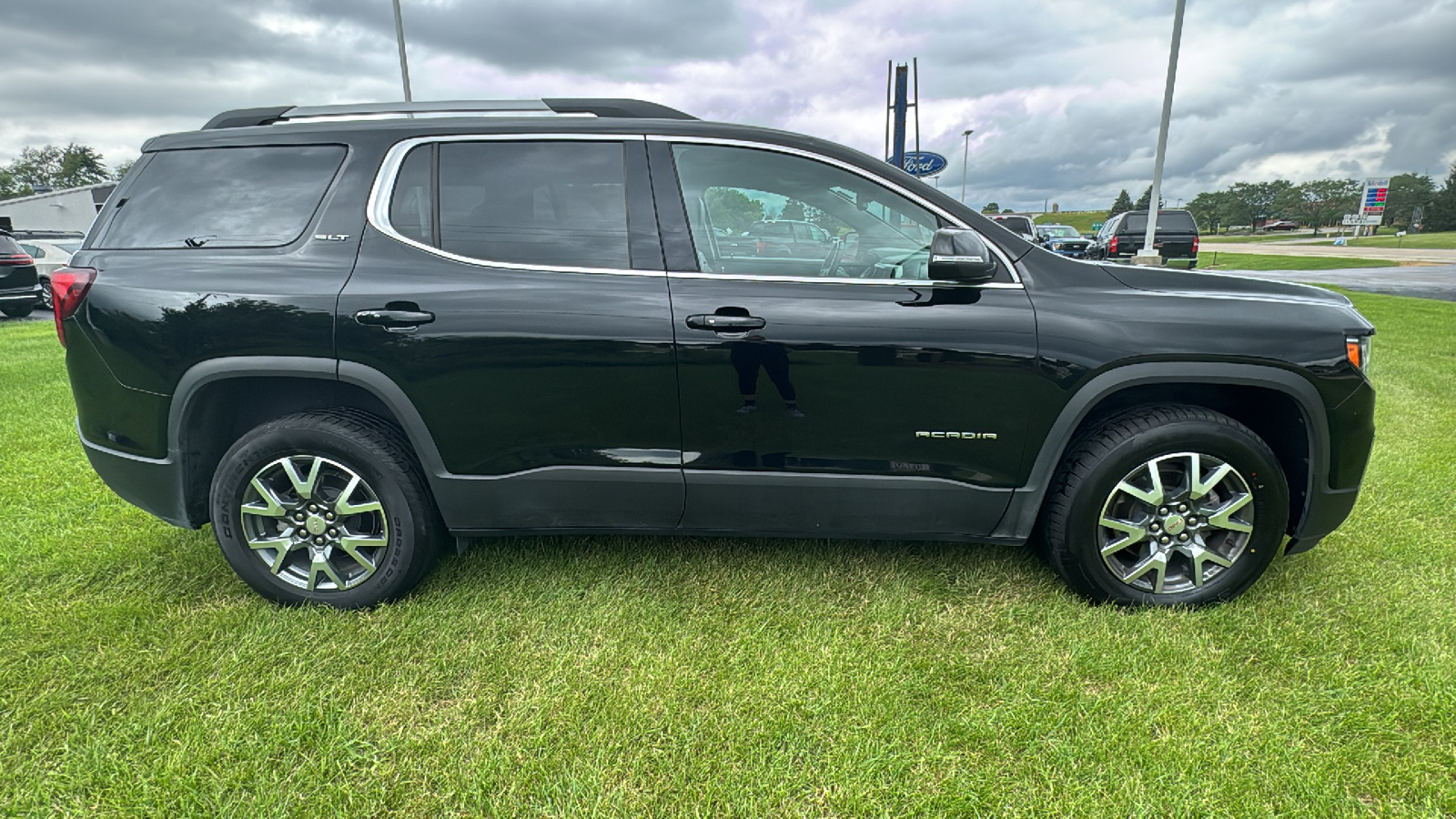 2023 GMC Acadia SLT 2