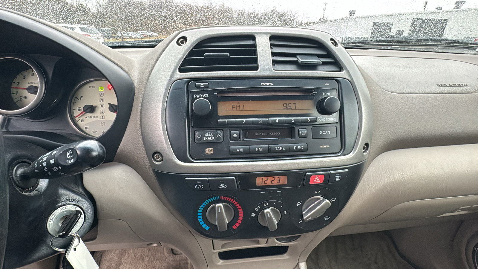 2003 Toyota RAV4 Base 13