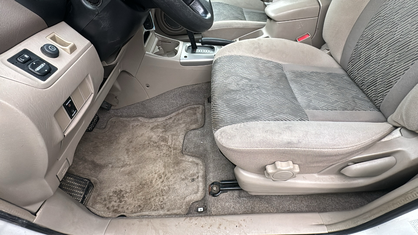 2003 Toyota RAV4 Base 19