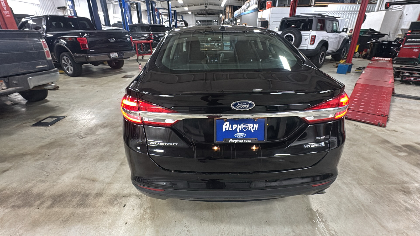 2017 Ford Fusion Hybrid SE 24