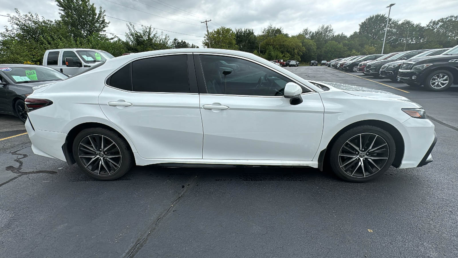 2021 Toyota Camry SE 2