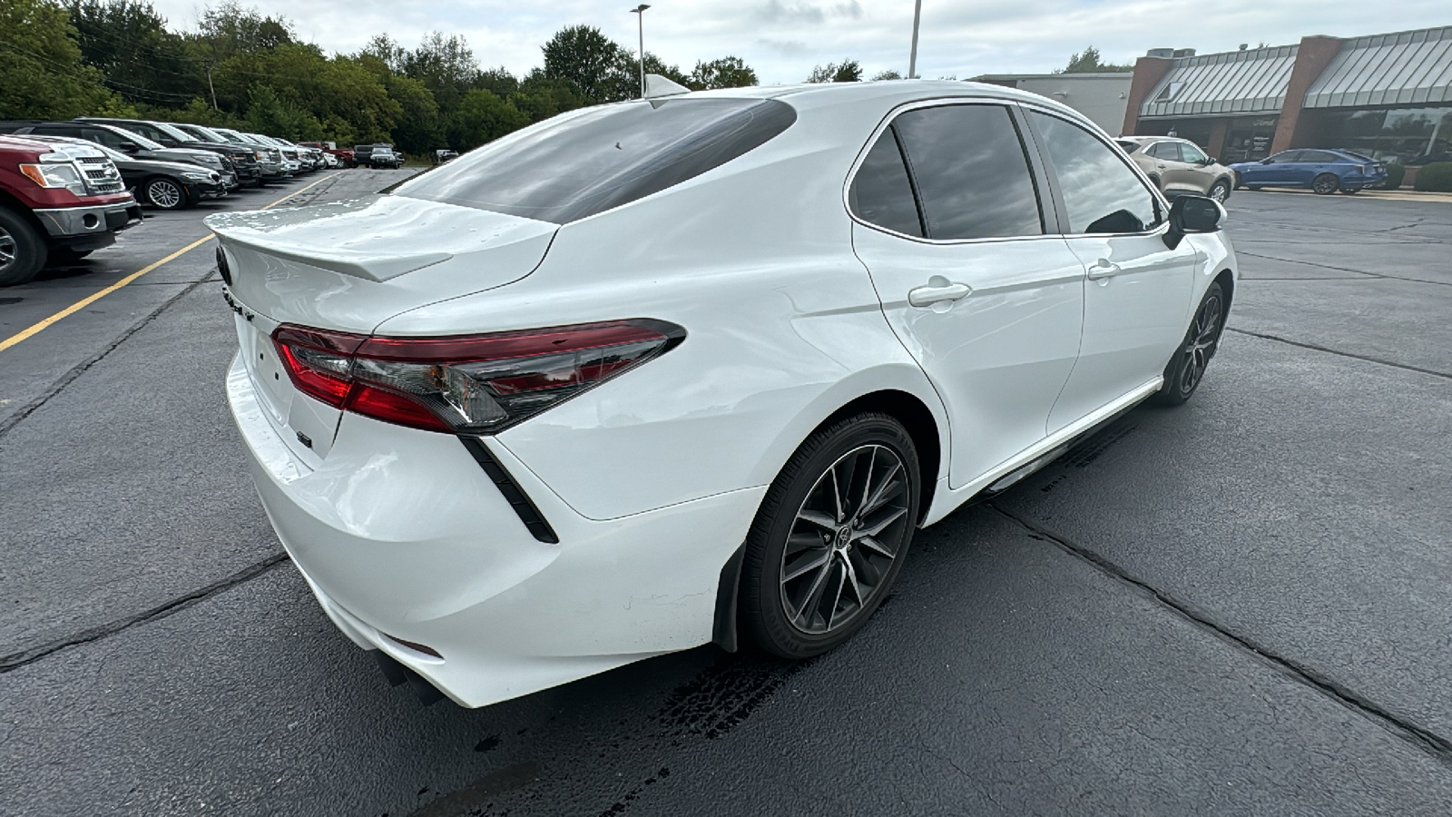 2021 Toyota Camry SE 3