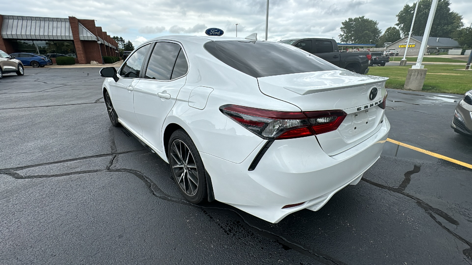 2021 Toyota Camry SE 4