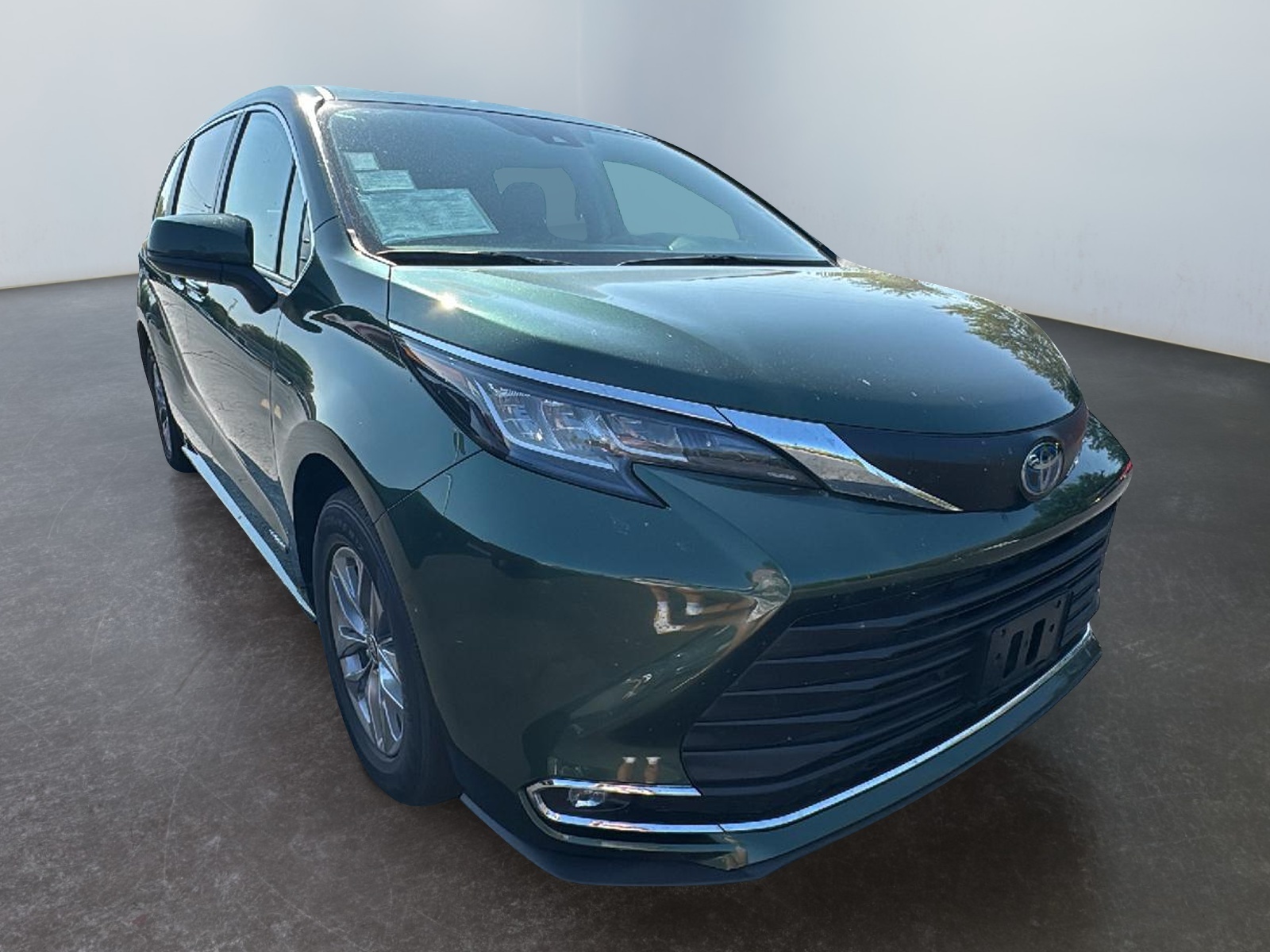 2021 Toyota Sienna XLE 1