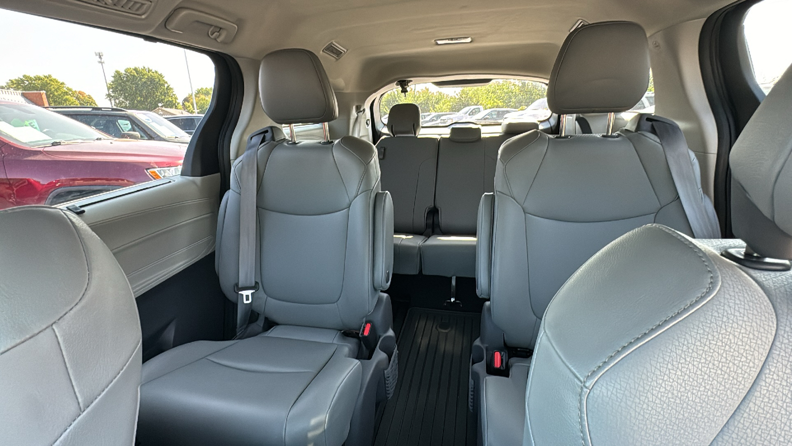 2021 Toyota Sienna XLE 20