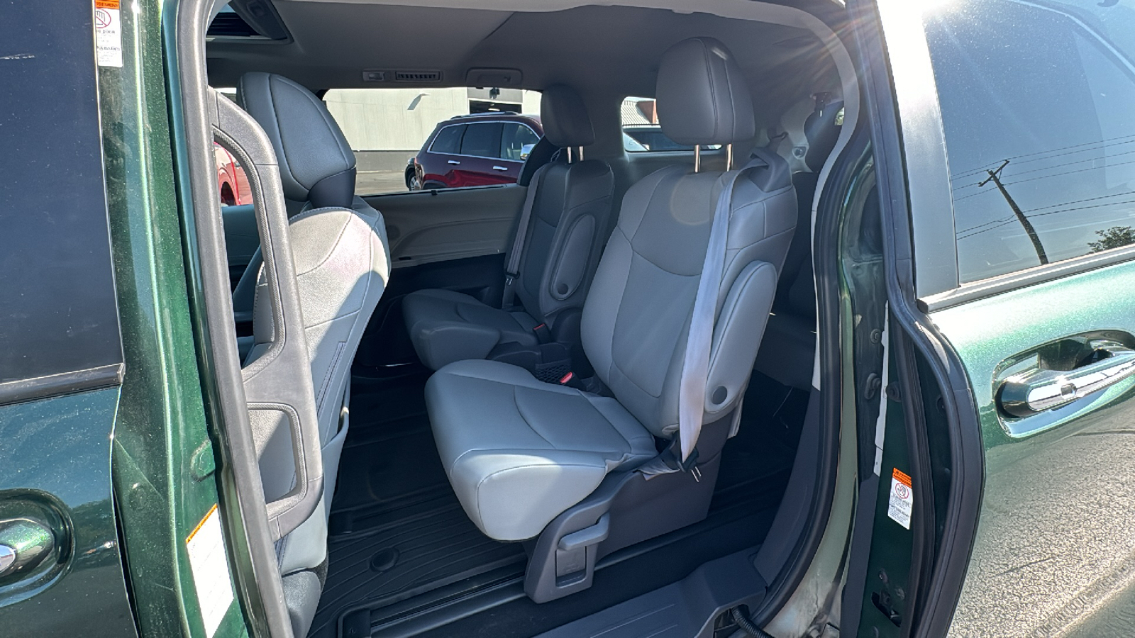 2021 Toyota Sienna XLE 23