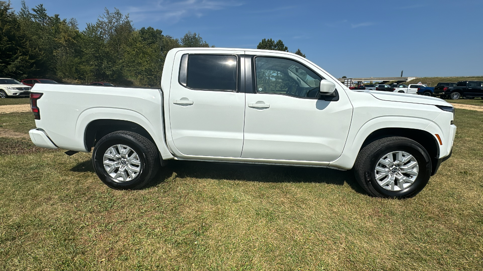 2023 Nissan Frontier SV 2