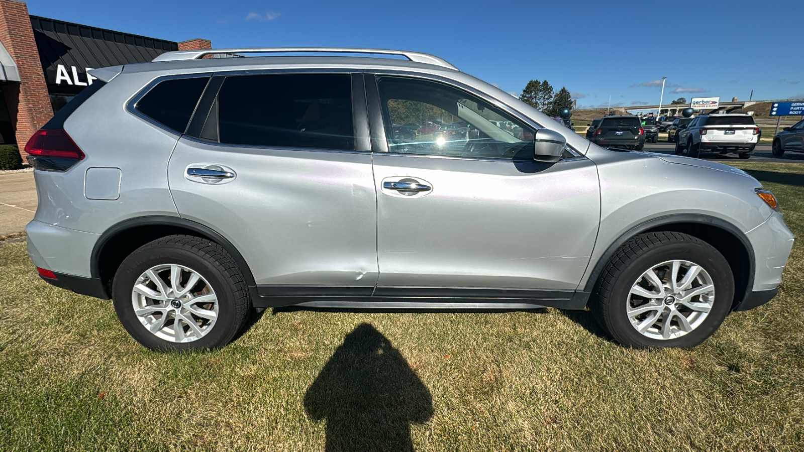 2019 Nissan Rogue SV 2