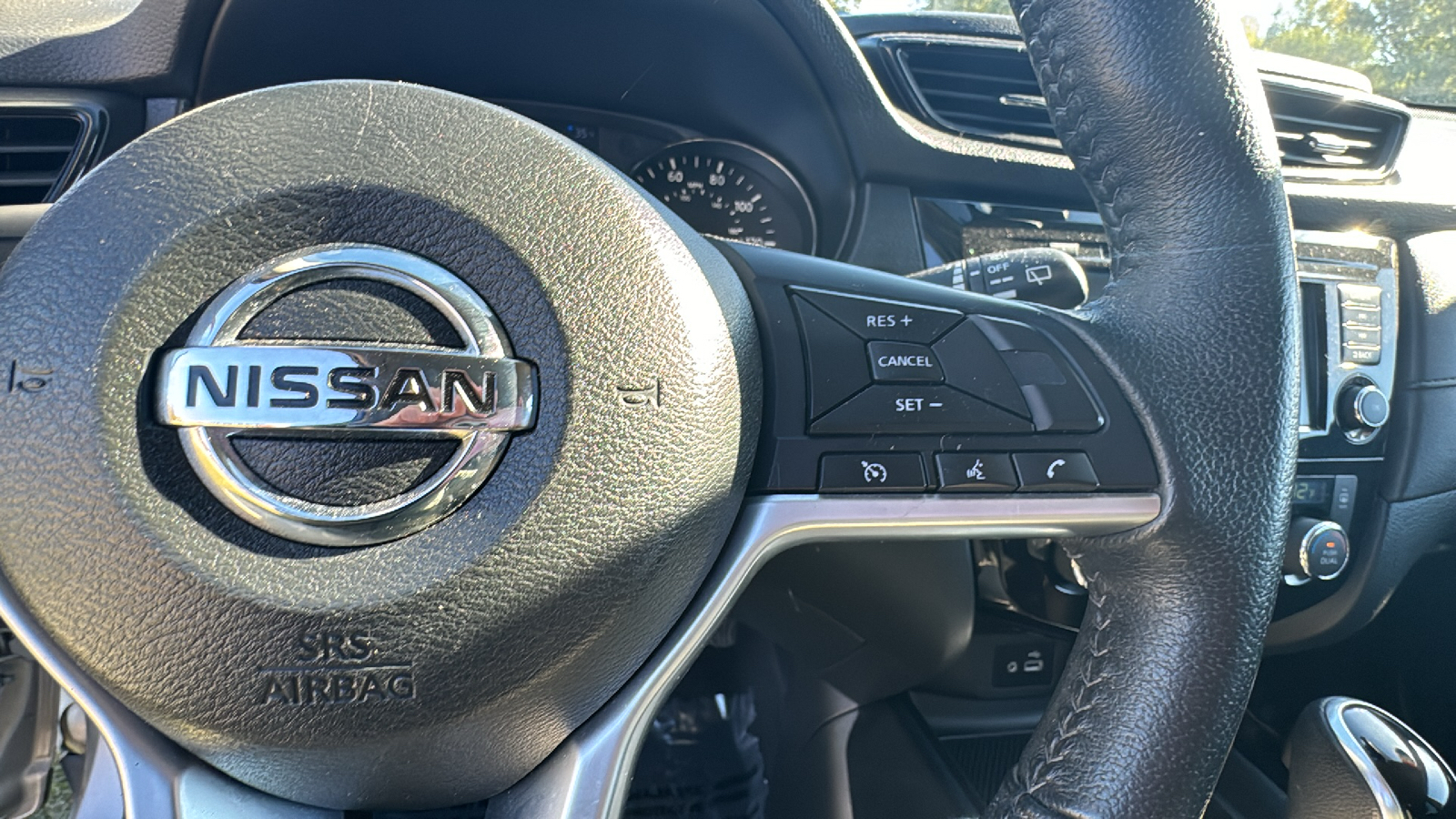 2019 Nissan Rogue SV 14