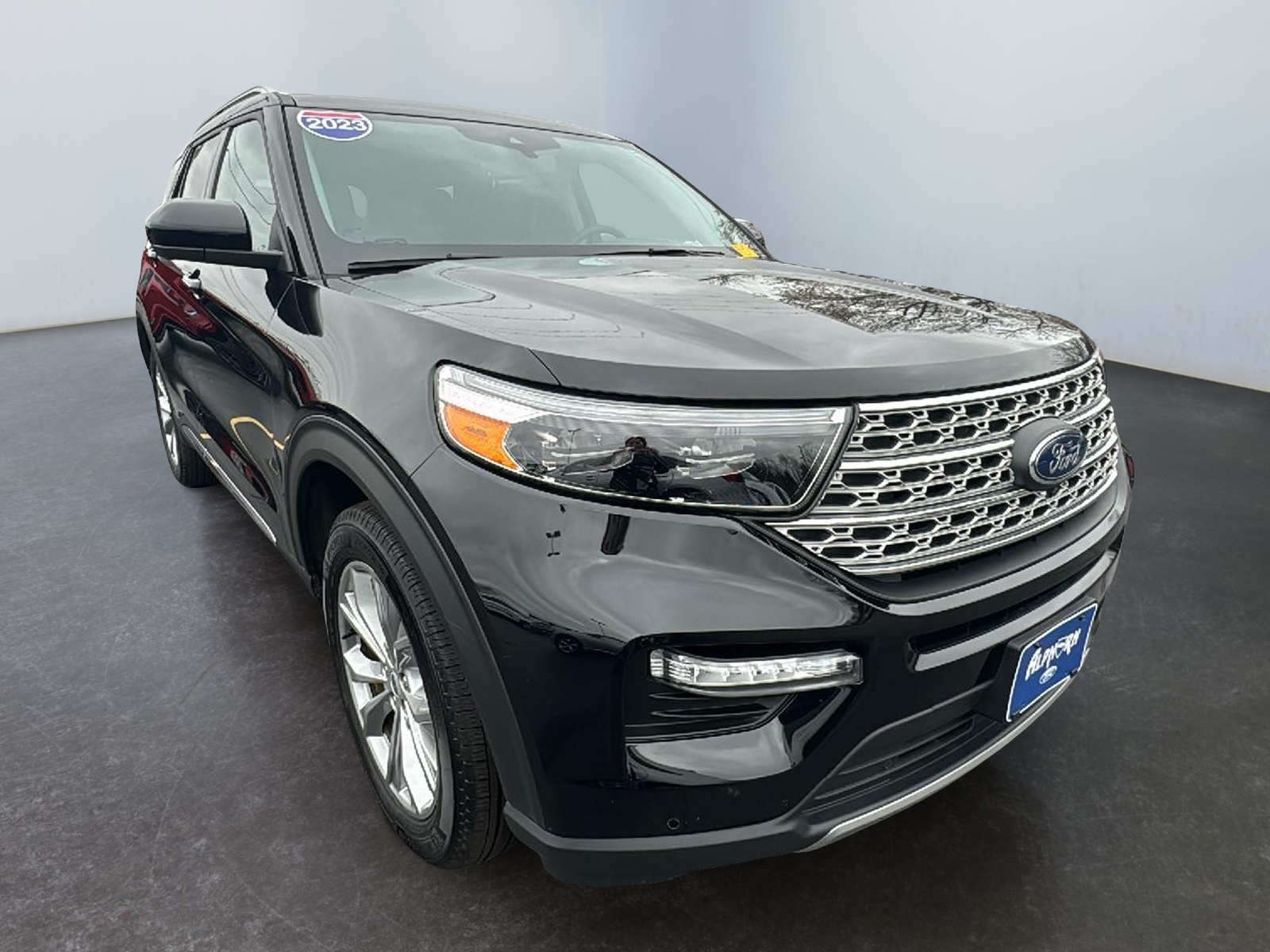 2023 Ford Explorer Limited 1