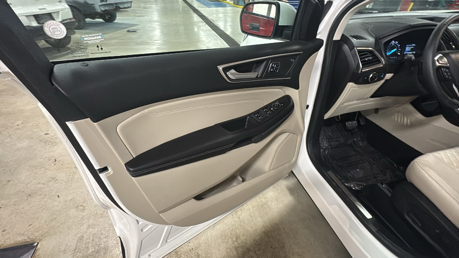 2024 Ford Edge Titanium 8