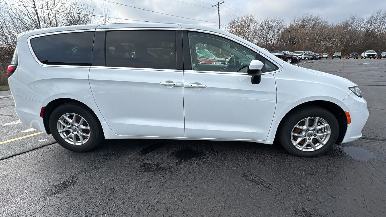 2023 Chrysler Pacifica Touring L 2