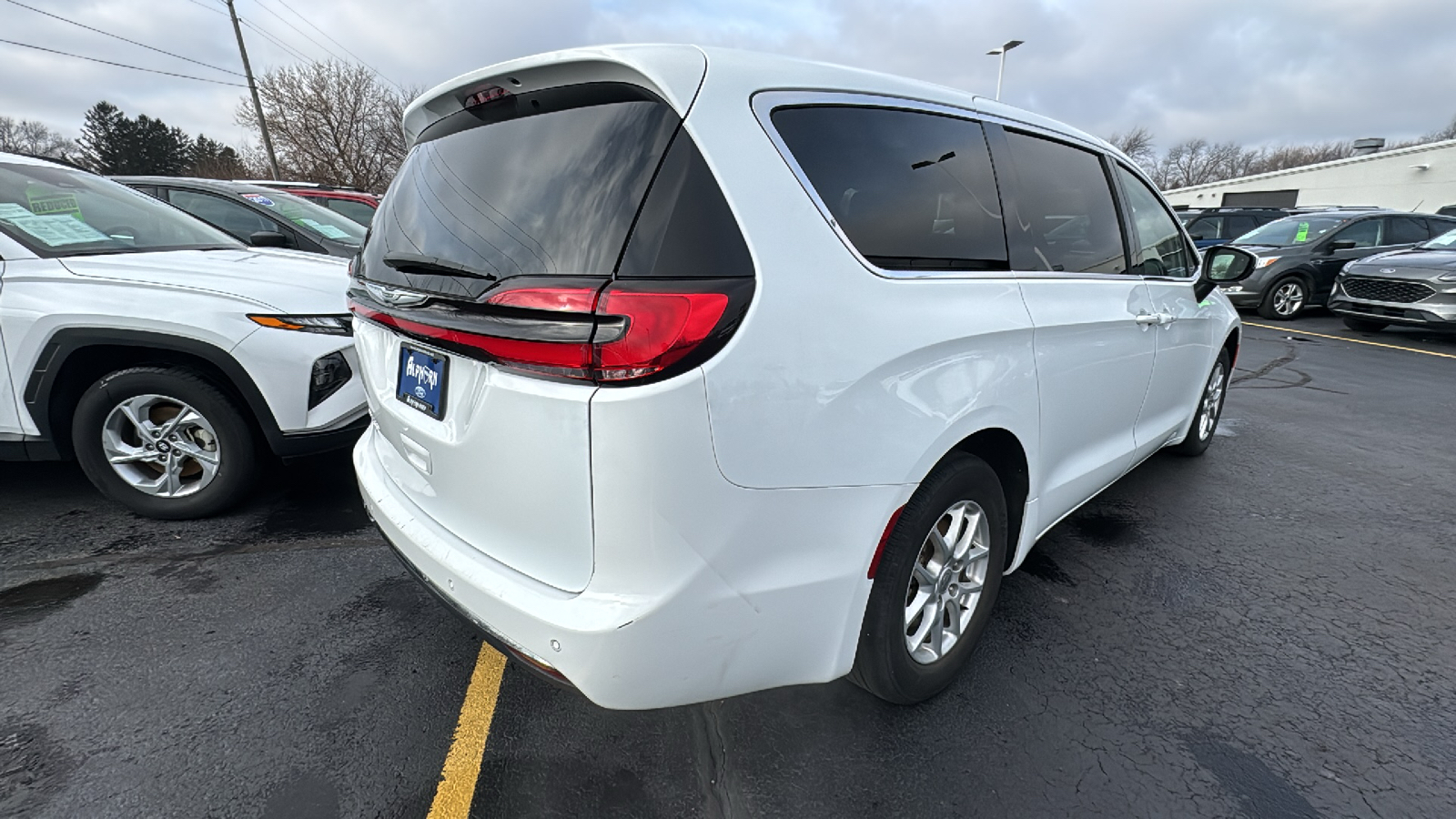 2023 Chrysler Pacifica Touring L 3