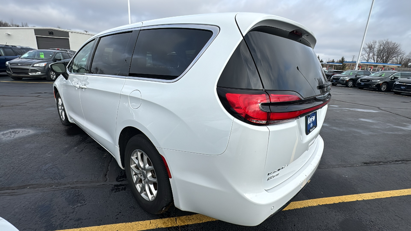 2023 Chrysler Pacifica Touring L 4