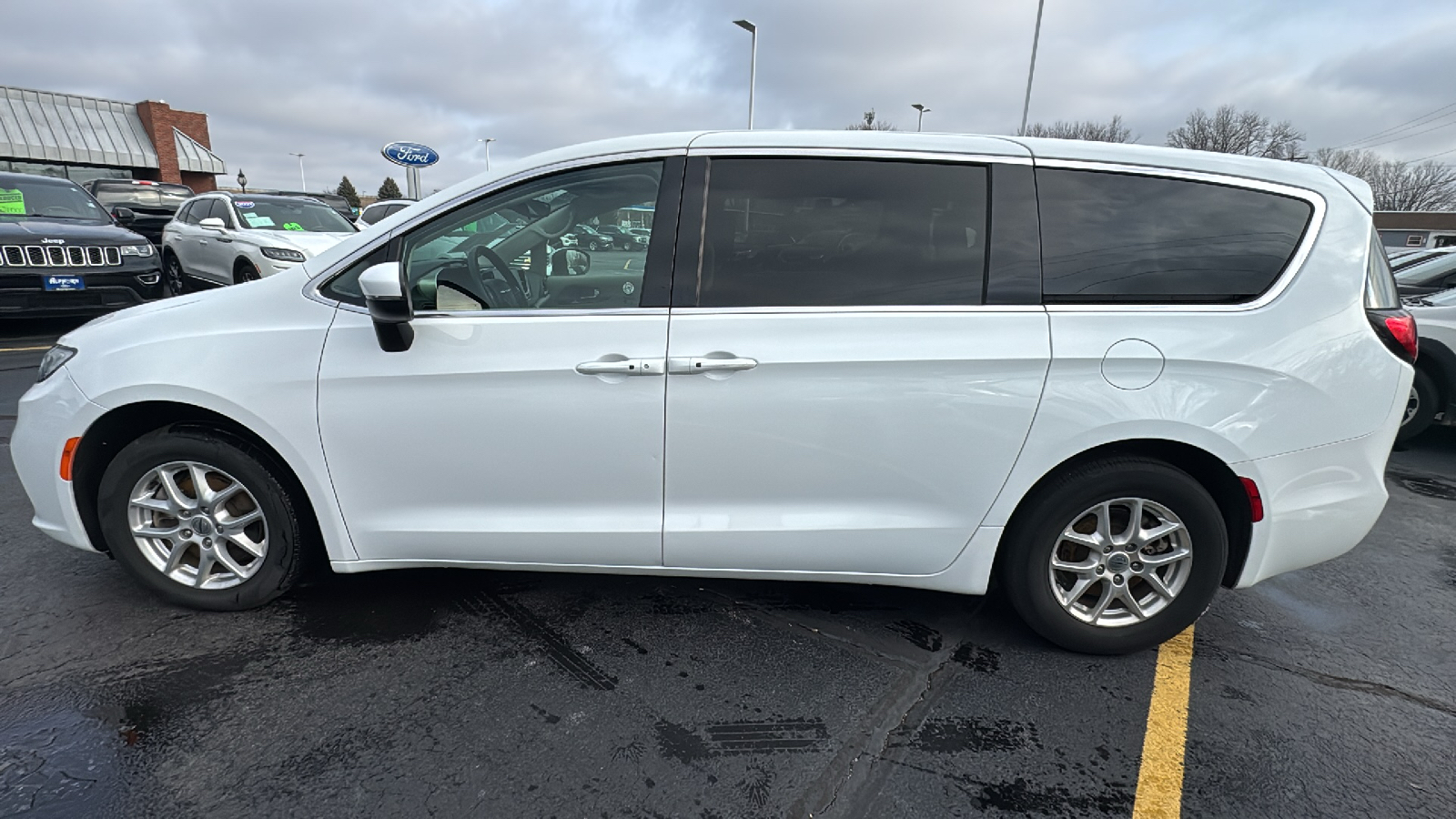 2023 Chrysler Pacifica Touring L 5