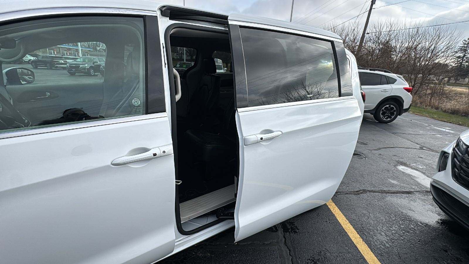 2023 Chrysler Pacifica Touring L 23