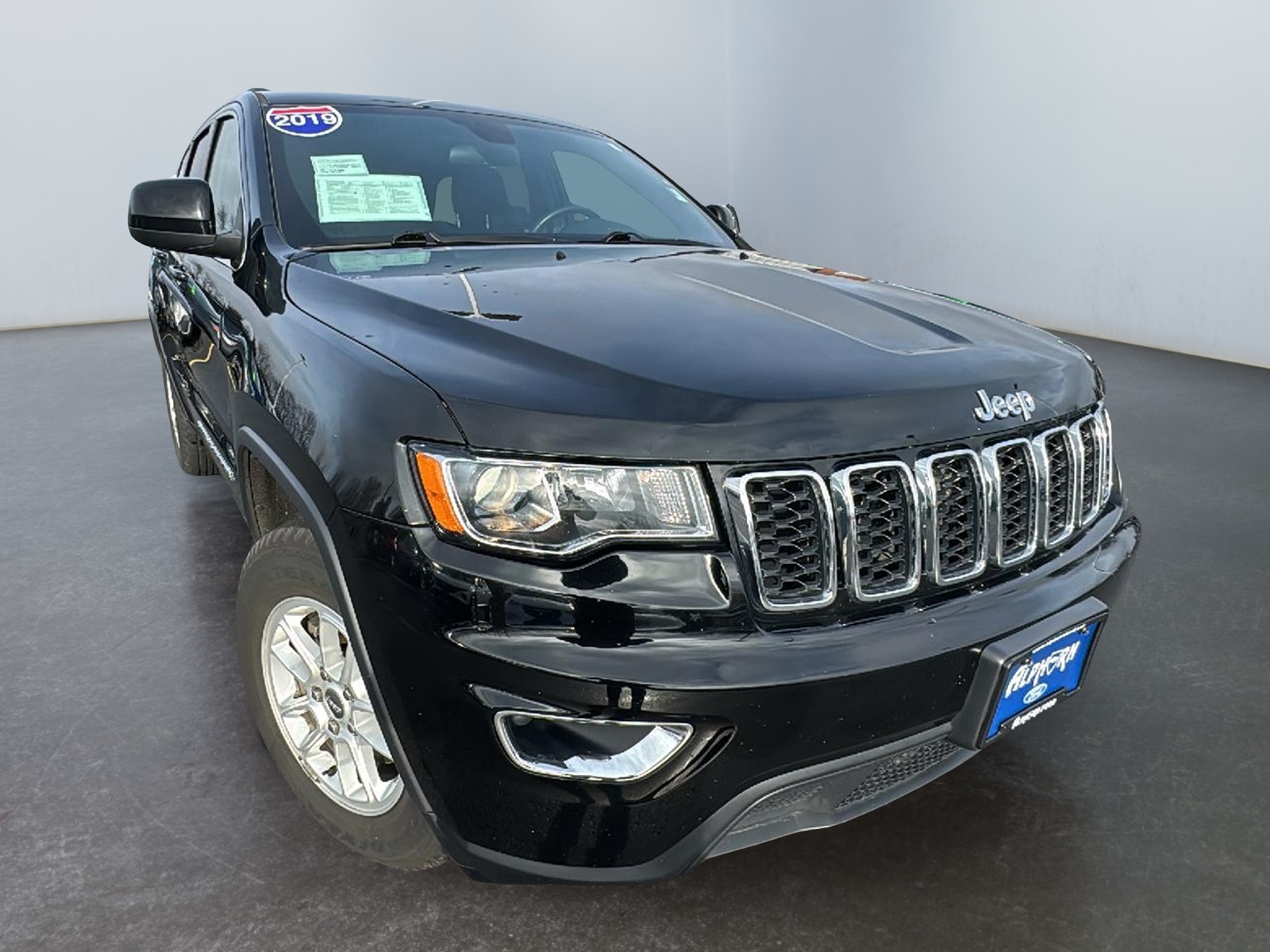 2019 Jeep Grand Cherokee Laredo E 1