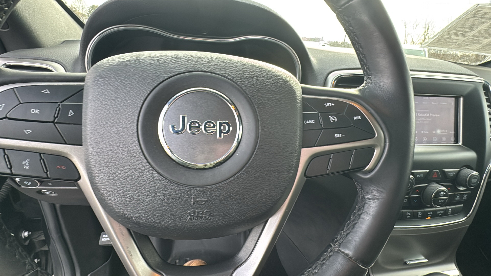 2019 Jeep Grand Cherokee Laredo E 14